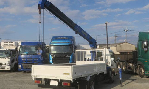 【2トンクレーン付トラック】中古車をお探しならトラックランドへ