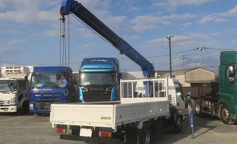 【2トンクレーン付トラック】中古車をお探しならトラックランドへ