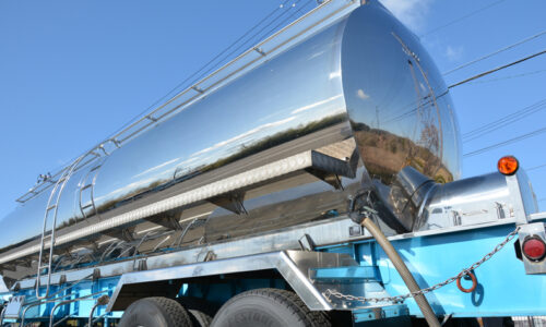 タンクローリーとは何？種類や運転に必要な免許などを解説