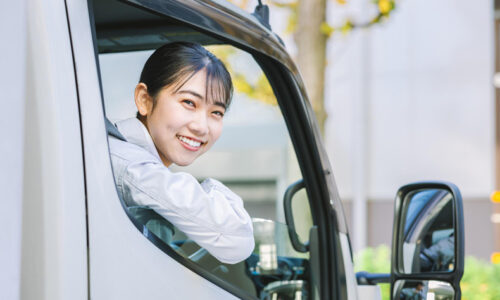 女性トラックドライバーの割合って？増えている背景や仕事の魅力などを解説
