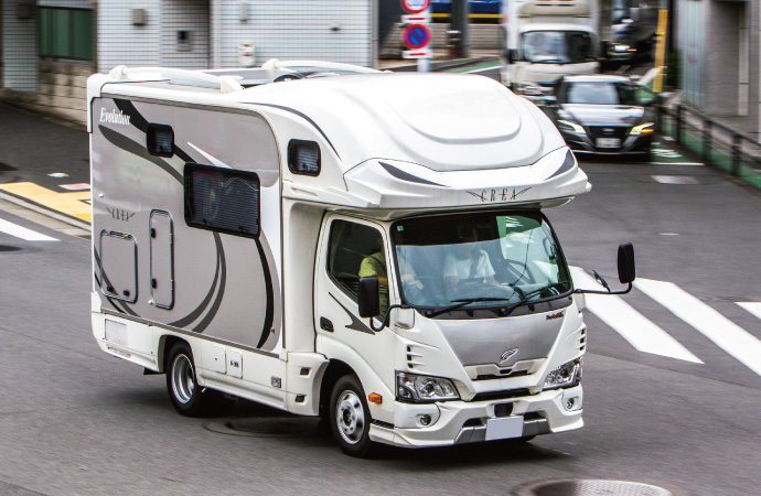 キャンピングカーの運転の基本とコツ
